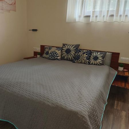 Gamma Apartmanok Es Jakuzzi Miskolc Zimmer foto