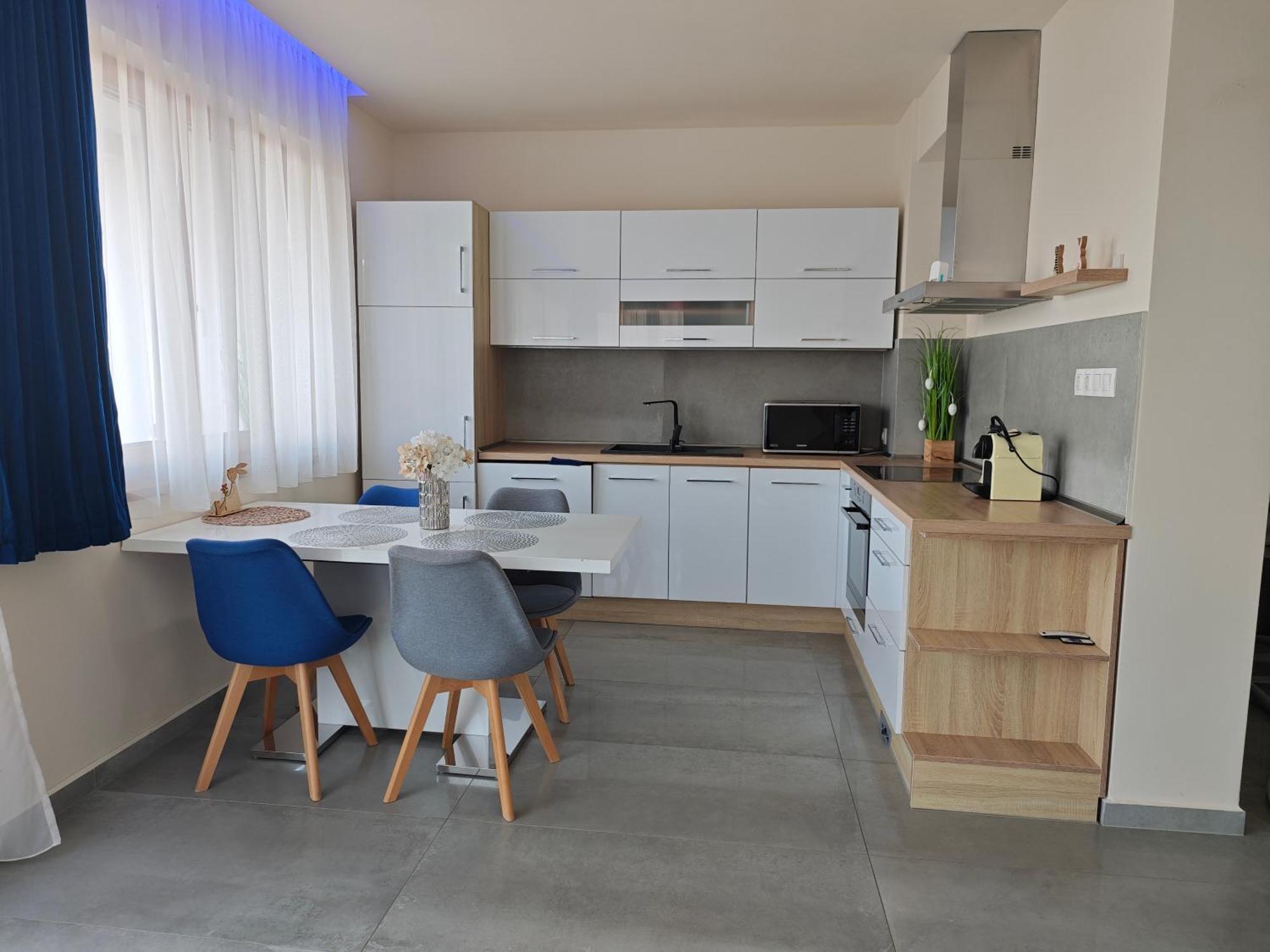 Gamma Apartmanok Es Jakuzzi Miskolc Zimmer foto