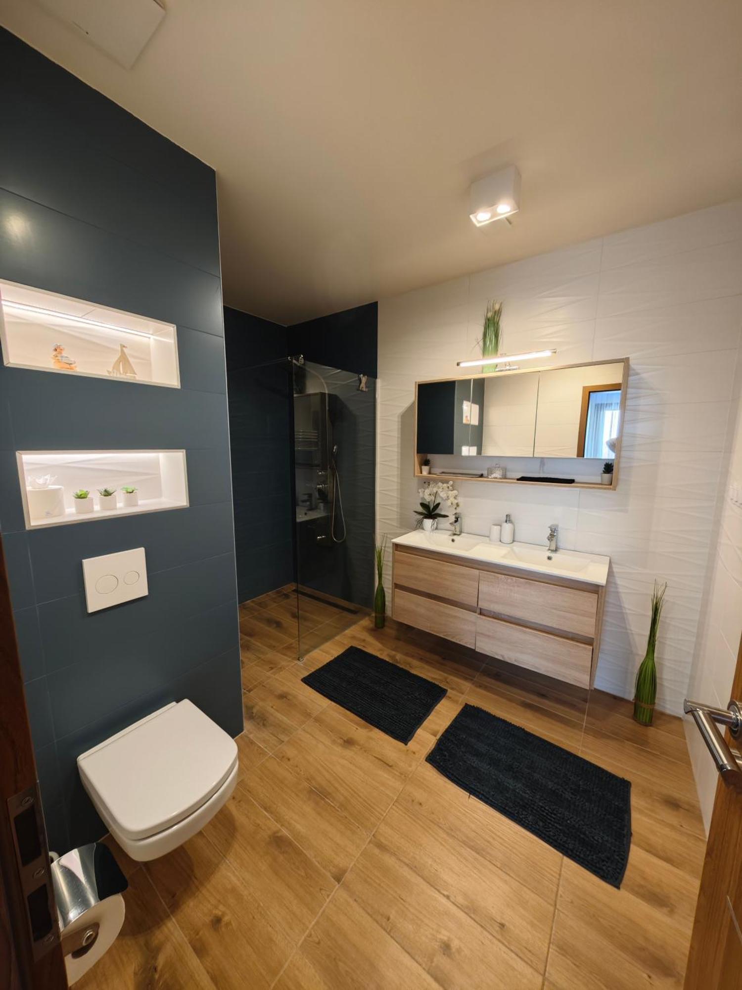 Gamma Apartmanok Es Jakuzzi Miskolc Zimmer foto